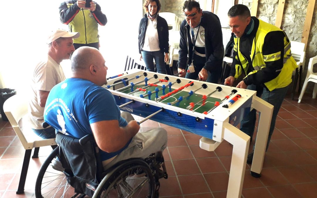 Paralympic Valley: donato un calciobalilla paralimpico alla palestra di Bazzano