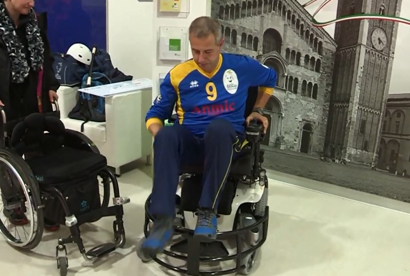 Da Enelcuore tre carrozzine elettriche per la Gioco-Anmic di Wheelchair Hockey